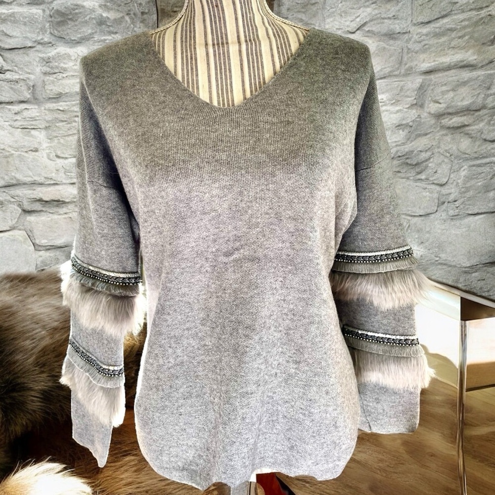 Sioni sweater, size M, soft, not itchy, worn only a few times, no stains, EUC